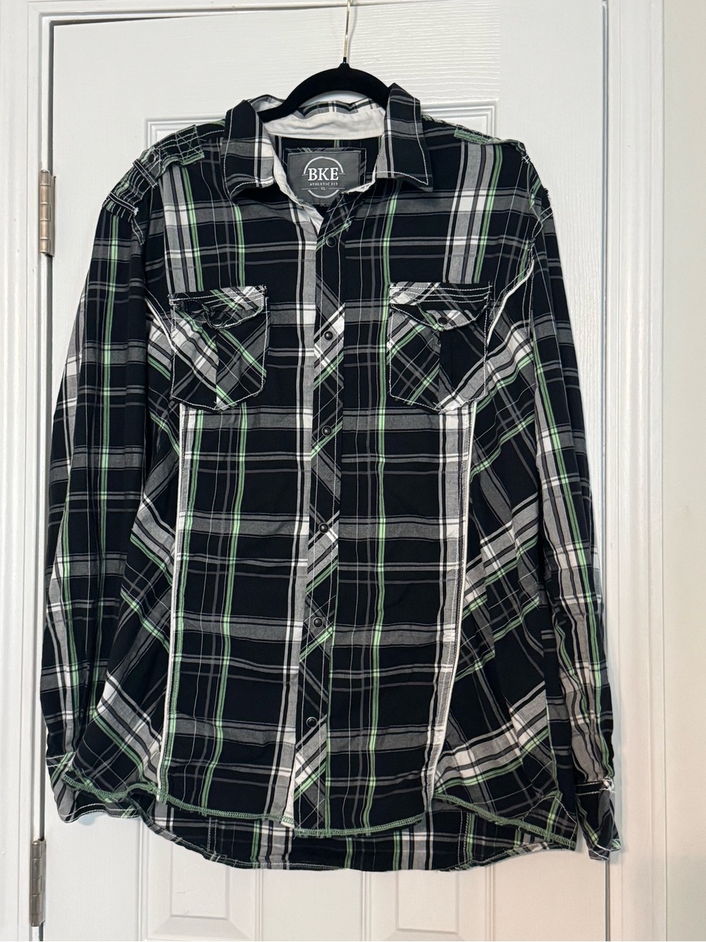 BKE Black, White & Green Plaid Long-Sleeve Button-Down Shirt